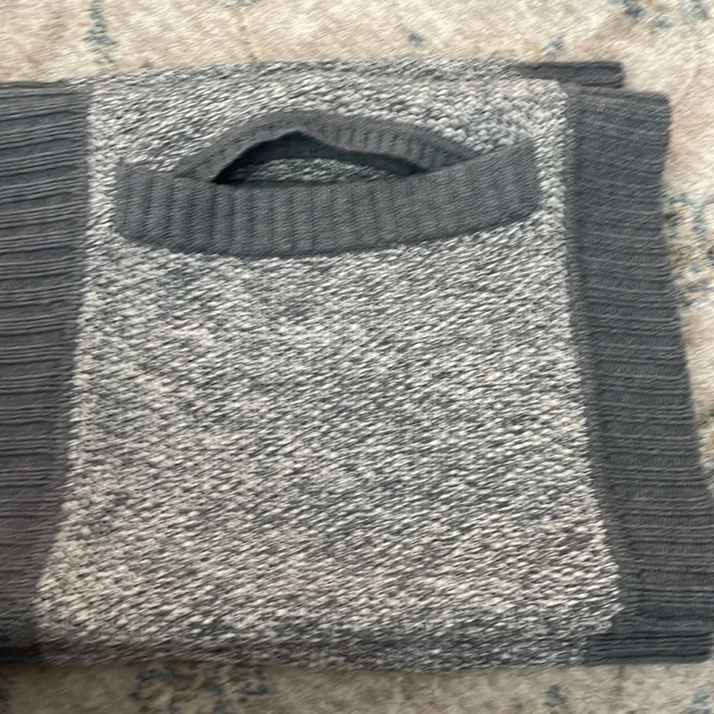 Lululemon cozy yogi wool infinity scarf grey - Picture 3 of 10